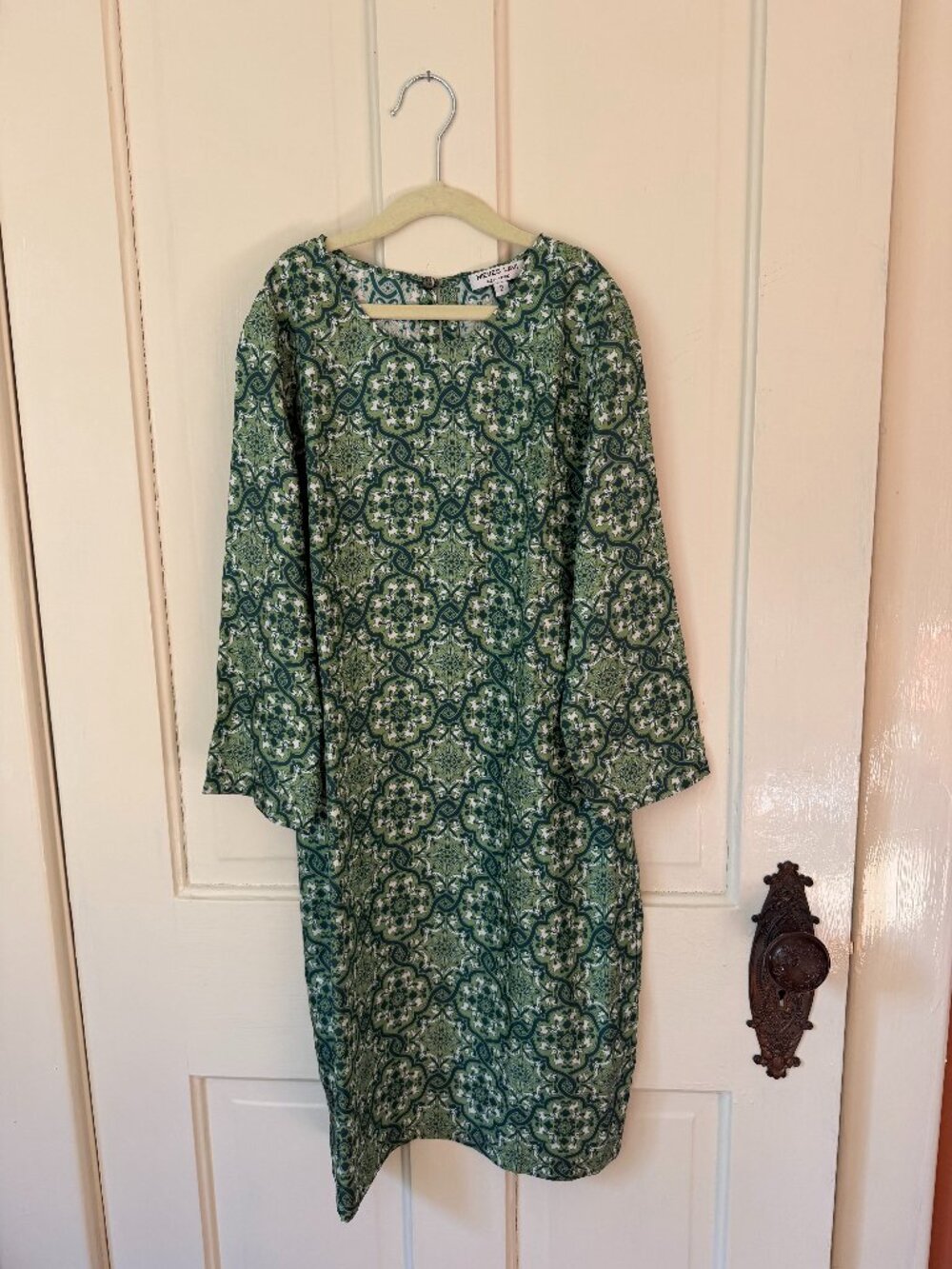 Nieves Lavi 100% silk shift dress
